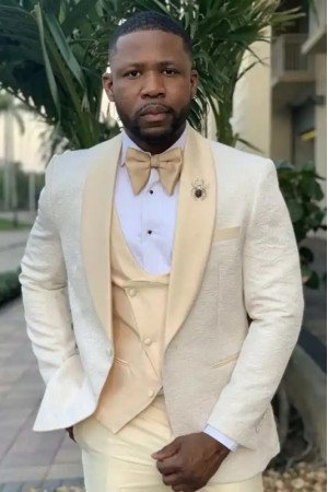 Justin Off White Jacquard Three Pieces Stylish Wedding Suit with Champagne Lapel