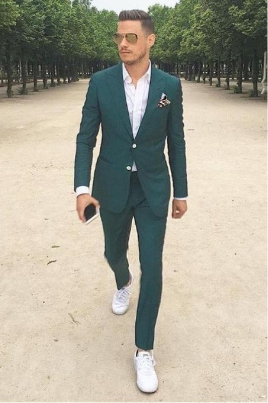 Chic Dark Green Peaked Lapel Best Fitted Men Suit for Prom