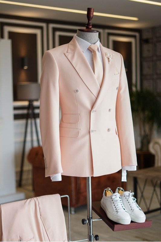 Cool Pink Peaked Lapel Double Breasted Bespoke Prom Suits For Men