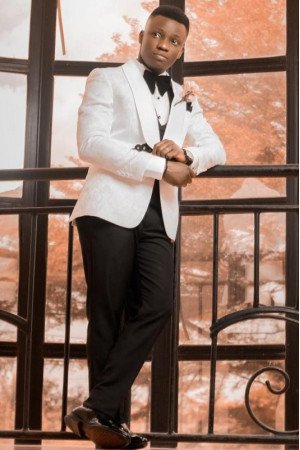 Nigel Stylish White Jacquard Shawl Lapel Three Pieces Big And Tall Men Suits