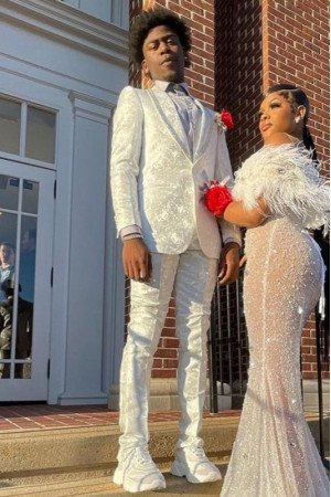 Jeffrey Fashion White Peaked Lapel Jacquard Prom Men Suits