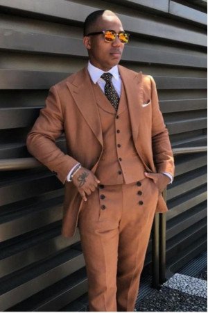 Jensen Newset Brown Peaked Lapel Three Pieces Prom Men Suits