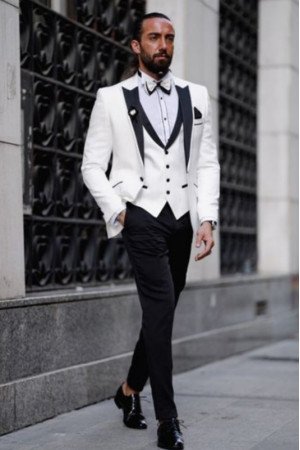 Khalid Stylish White Peaked Lapel Three Pieces Prom Outfits
