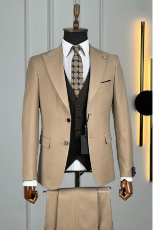 Louis Khaki Peaked Lapel Three Pieces Business Men Suits  Louis Khaki Peaked Lapel Three Pieces Business Men Suits