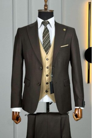 Roderick Brown Peaked Lapel Three Pieces Business Men Suits Roderick Brown Peaked Lapel Three Pieces Business Men Suits