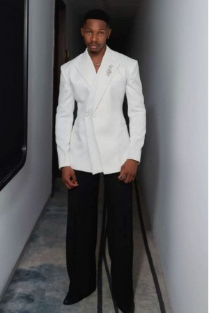 Fitch Chic White Peaked Lapel Close Fitting Men Suits Fitch Chic White Peaked Lapel Close Fitting Men Suits