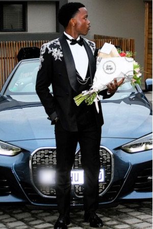 Maggie Handsome Black Velvet Shawl Lapel Three Pieces Appliques Men Suits Prom Outfits