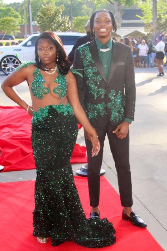 Quinn Modern Black Notched Lapel Appliques Men Suits Prom Outfits