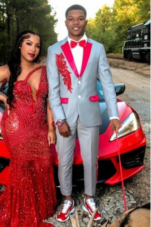 Edmund Fashion Gray Notched Lapel Prom Men Suits With Red Appliques