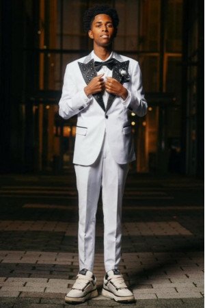 Leif Stylish White Peaked Lapel Slim Fit Men Suits With Beadings