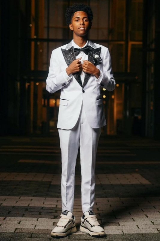 Leif Stylish White Peaked Lapel Slim Fit Men Suits With Beadings