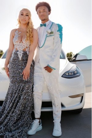 Carlos Chic White Jacquard Shawl Lapel Appliques Men Suits With Edge