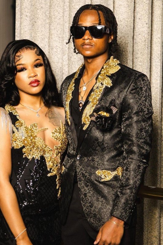 Isidore Fashion Black Peaked Lapel Jacquard Prom Men Suits With Gold Appliques