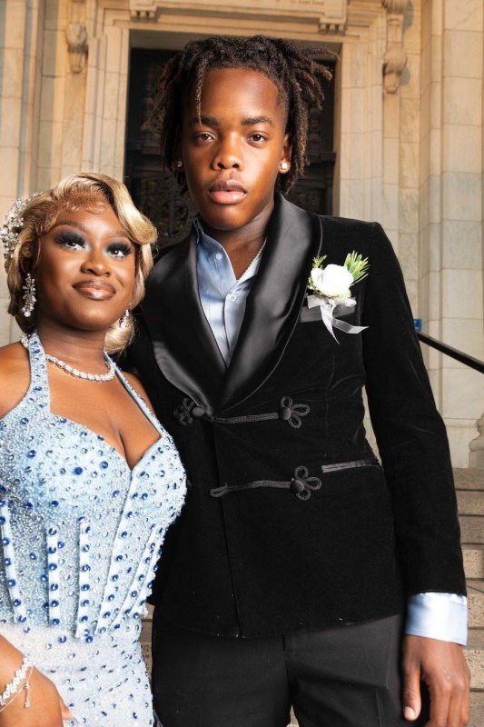 Lennon Chic Black Velvet Shawl Lapel Slim Fit Men Suits For Prom Lennon Chic Black Velvet Shawl Lapel Slim Fit Men Suits For Prom