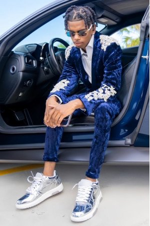 Scott Handsome Dark Blue Velvet Peaked Lapel Appliques Prom Men Suits