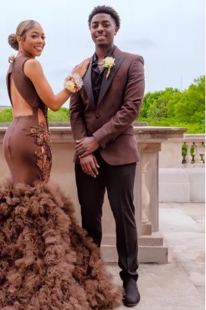 Edwiin Fancy Brown Peaked Lapel Slim Fit Men Suits Prom Outfits