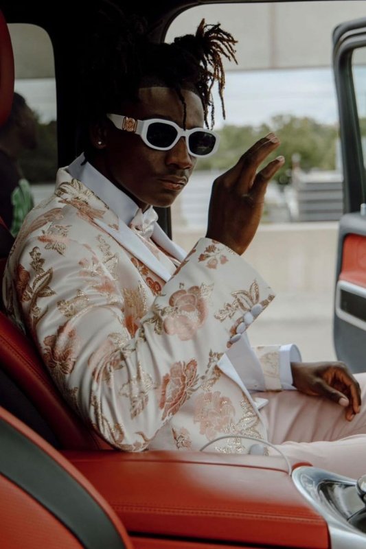 Carlson Beige Peaked Lapel Jacquard Three Pieces Close Fitting Men Suits 