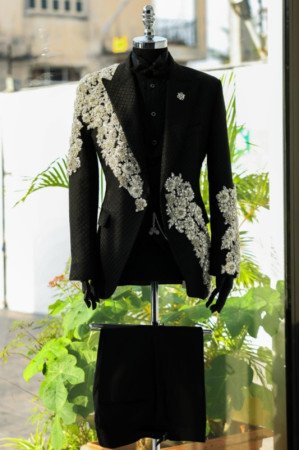 Gerard Modern Black Peaked Lapel Plaid Men Suits With Appliques Gerard Modern Black Peaked Lapel Plaid Men Suits With Appliques